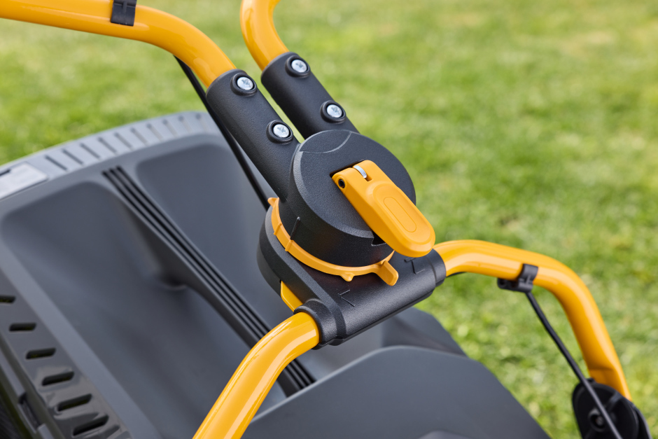 Stiga Combi 753 SE 4-in-1 Self-Propelled Petrol Lawnmower with Electric Start