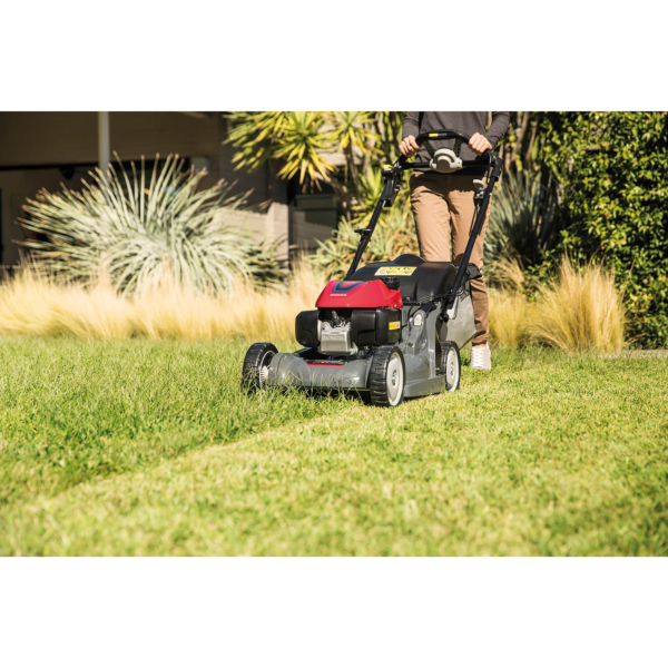 Honda HRX 476 VY Self-Propelled Petrol Lawnmower — 48cm, Versamow 4-in-1, Variable Drive