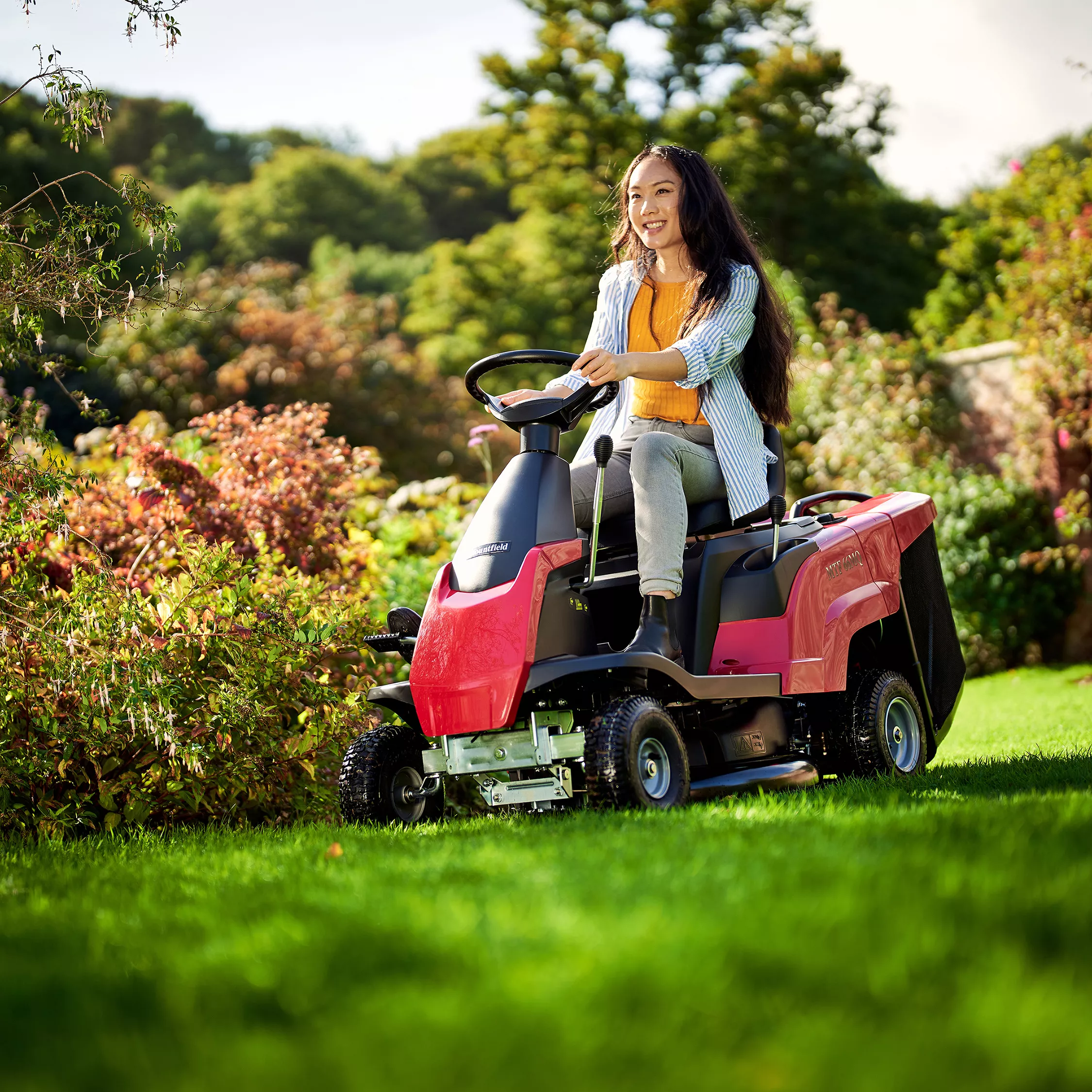 Mountfield MTF66M Compact Rear-Collect & Side-Discharge Ride-On Mower with Gear Drive