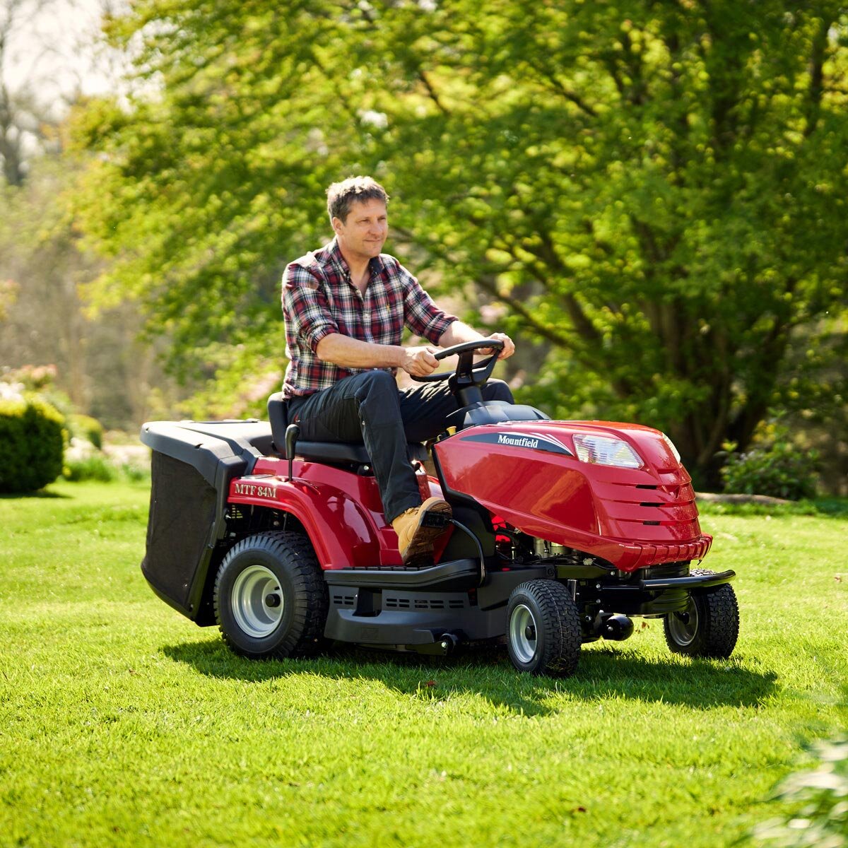 SLIGHTLY USED - Mountfield MTF 84 M Rear-Collect Lawn Tractor with Manual Drive