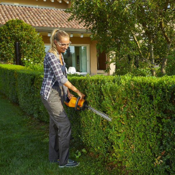 Stiga SHT 100 AE KIT 20v Cordless Hedgetrimmer (Inc. Battery & Charger)