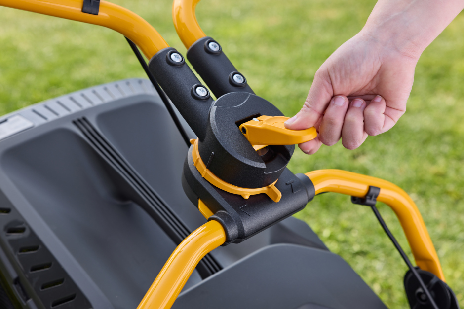 Stiga Combi 753 SE 4-in-1 Self-Propelled Petrol Lawnmower with Electric Start