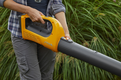 Stiga BL 100e KIT 20v Cordless Leaf-Blower (Inc. Battery & Charger)