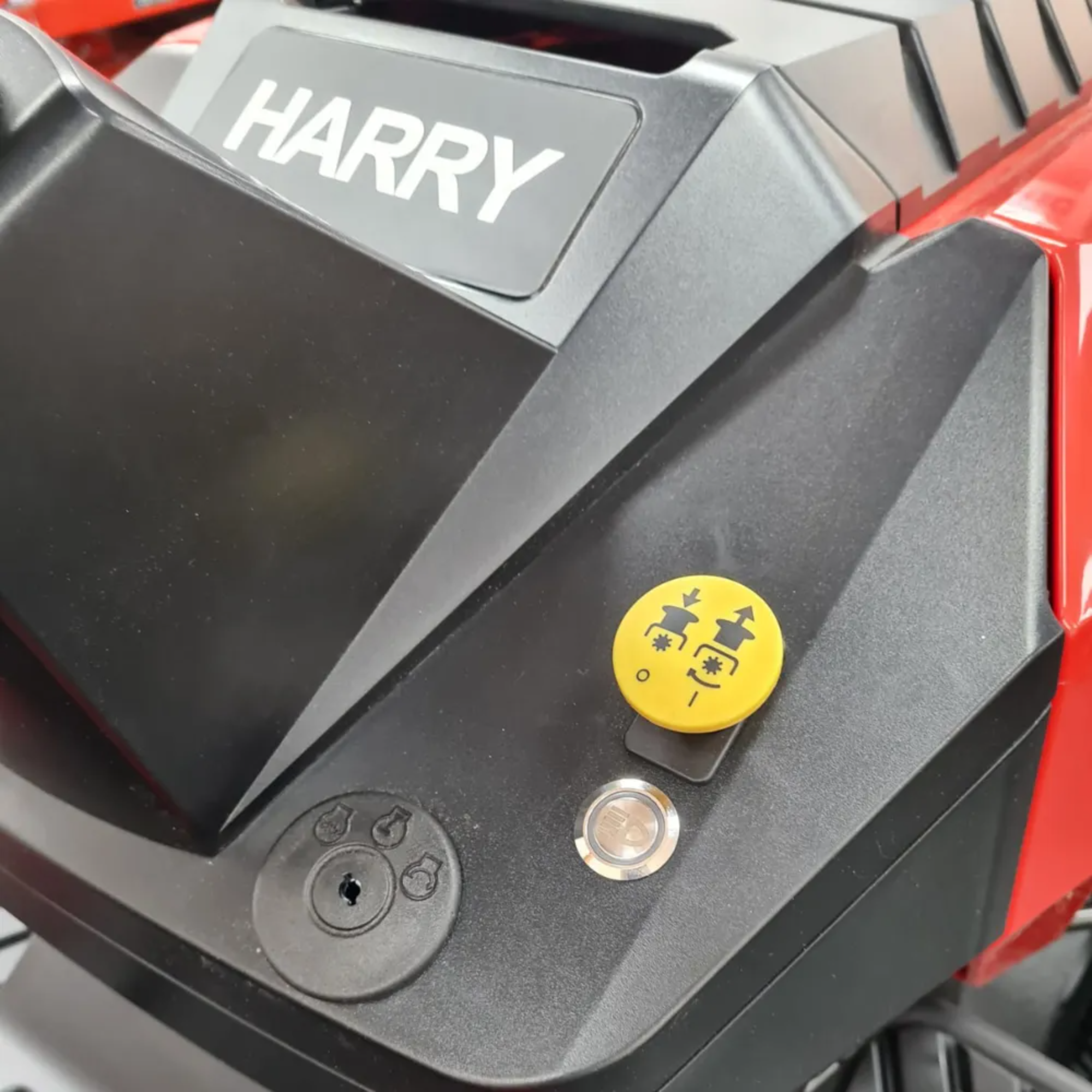 Harry T84H Rear-Collect Lawn Tractor with Hydrostatic Drive