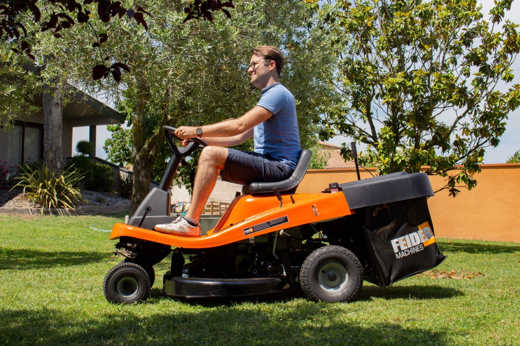 Feider FRT75BS125  Rear-Collect Ride-On Mower with Manual Drive & Briggs Engine