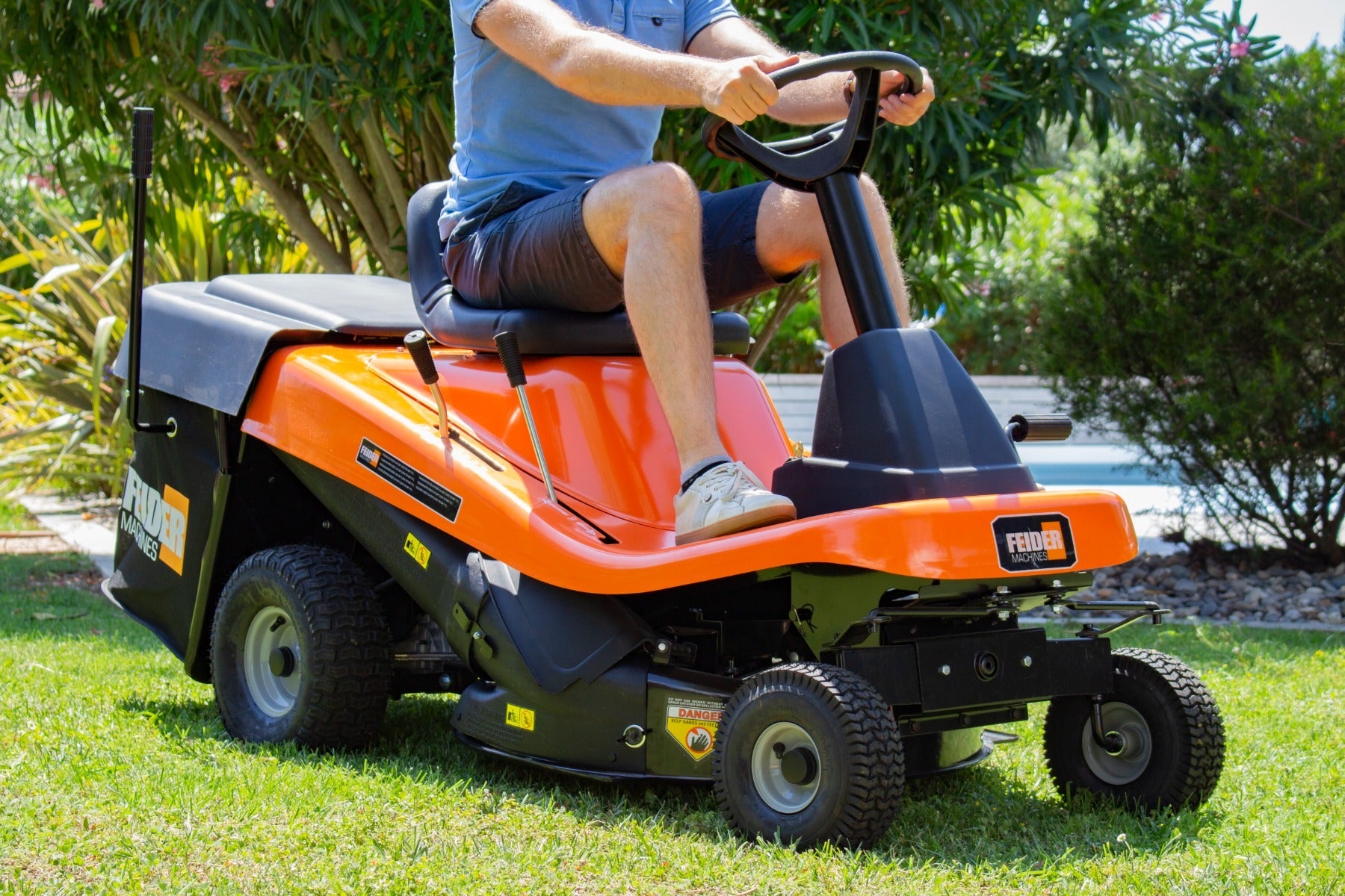 Feider FRT75BS125  Rear-Collect Ride-On Mower with Manual Drive & Briggs Engine