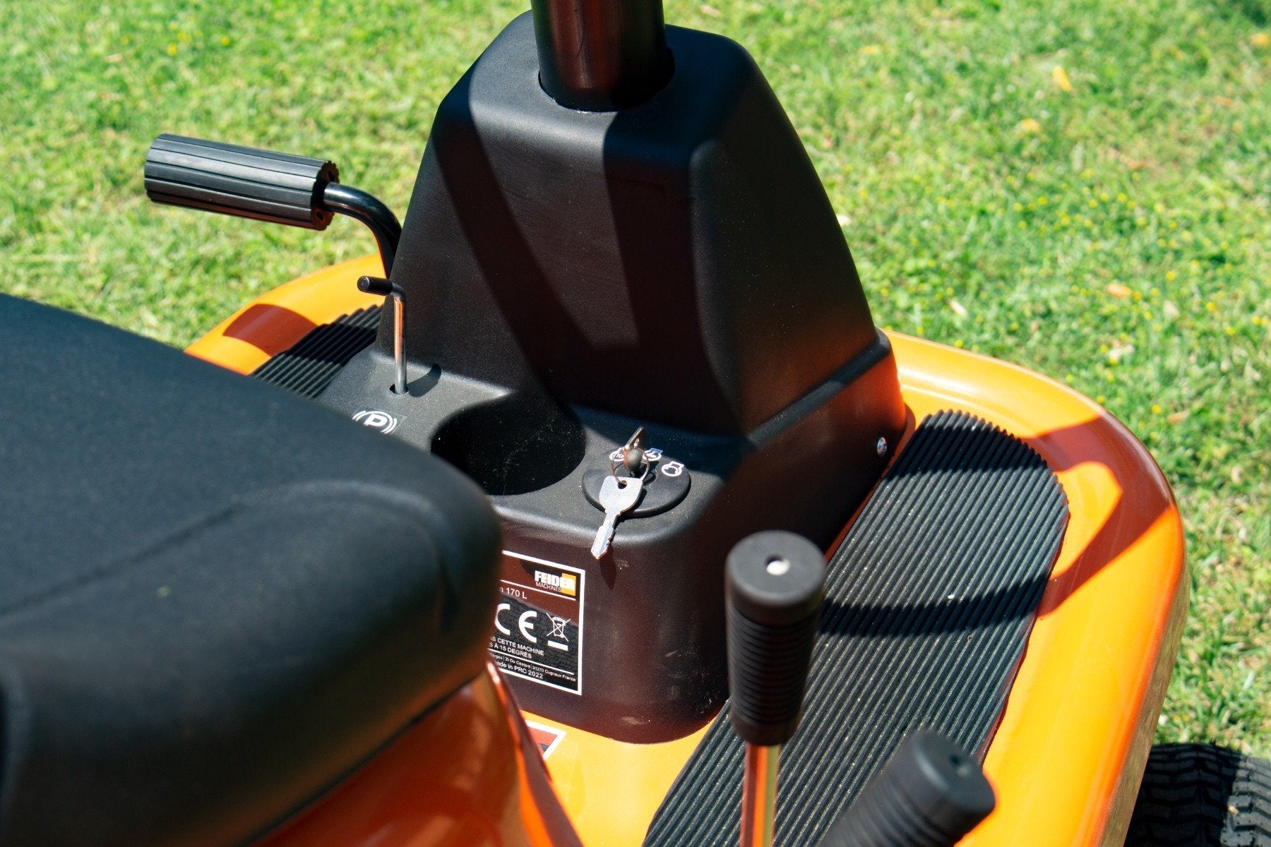 Feider FRT75BS125  Rear-Collect Ride-On Mower with Manual Drive & Briggs Engine