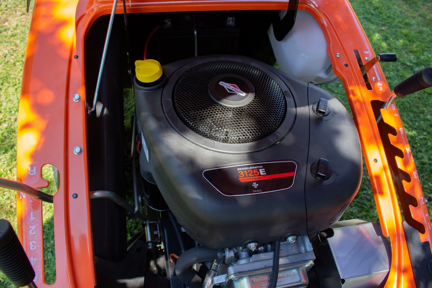 Feider FRT75BS125  Rear-Collect Ride-On Mower with Manual Drive & Briggs Engine