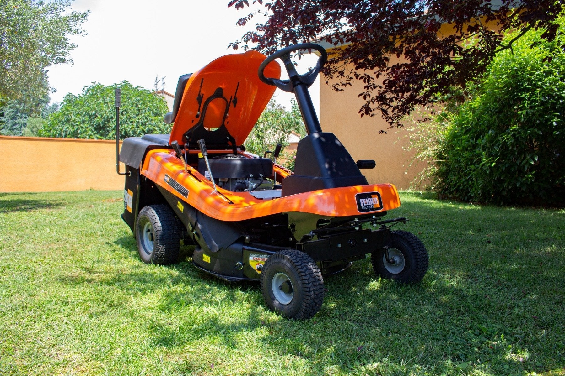 Feider FRT75BS125  Rear-Collect Ride-On Mower with Manual Drive & Briggs Engine