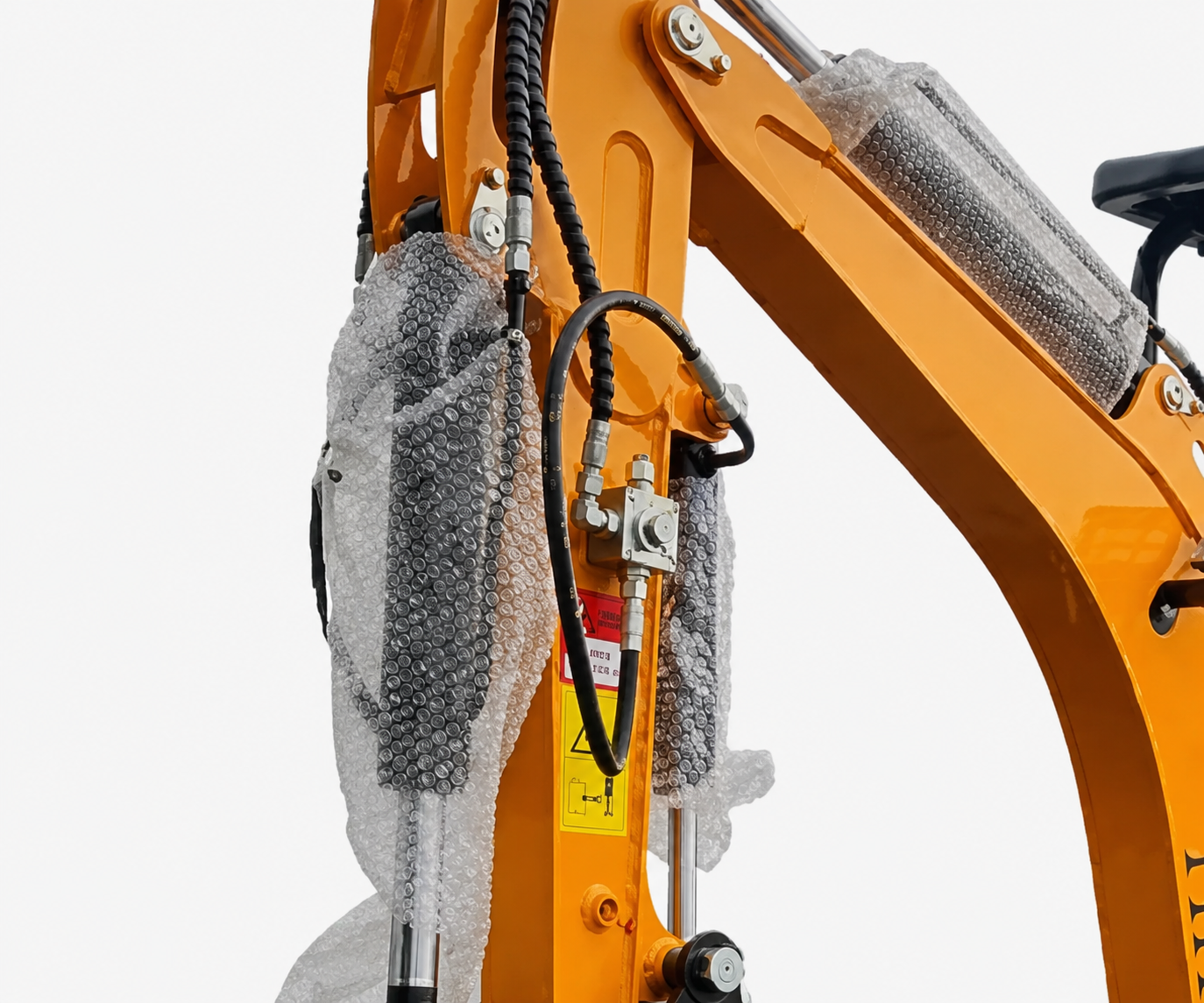 Double-side throttle valve on TYPHON TERROR XVIII mini excavator